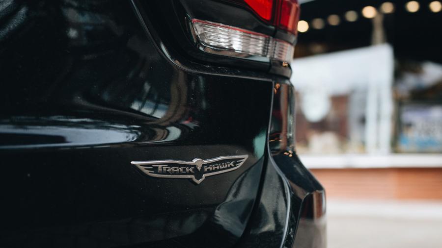 Логотип Jeep Grand Cherokee Trackhawk (WK2) 2017 года  (фото 67 из 76)